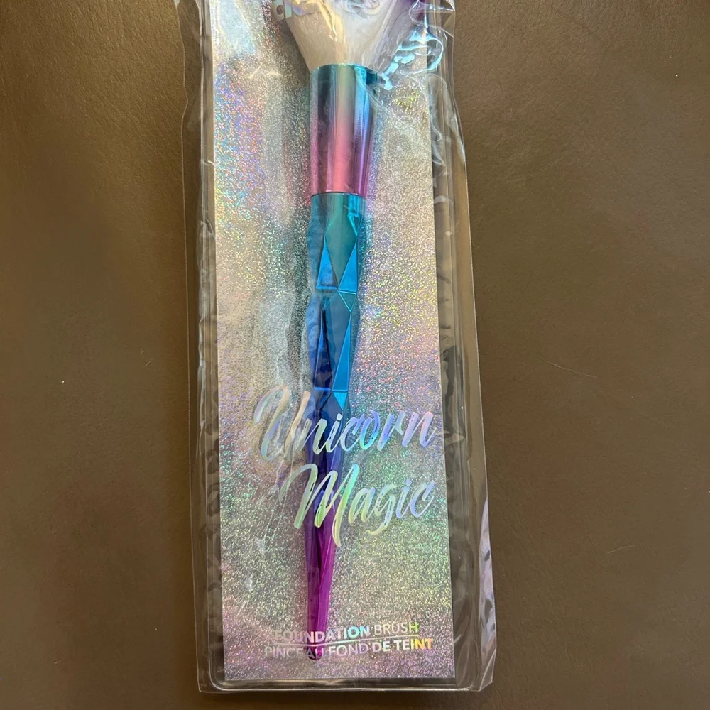 Unicorn 🦄 Magic Foundation Brush - Blue and Pink
